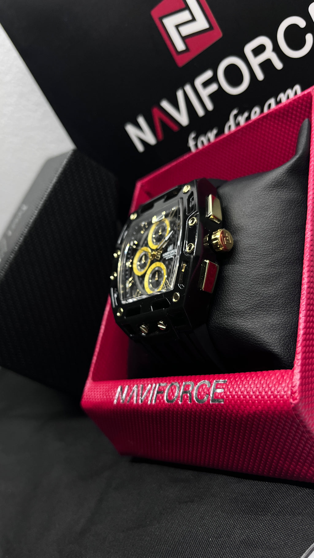NAVI FORCÉ / BLACK AND GOLD